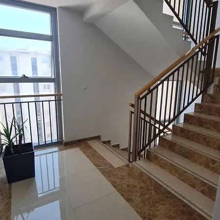 Διαμέρισμα No 44 *